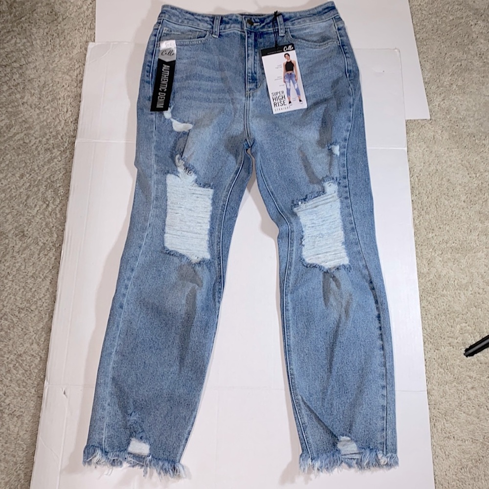 CELLO AUTHENTIC DENIM Junior Super High Rise Frayed Straight legs. Destructed